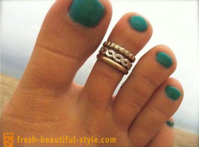 Pierścień na stopy na palcach: jak wybrać i jak nosić?