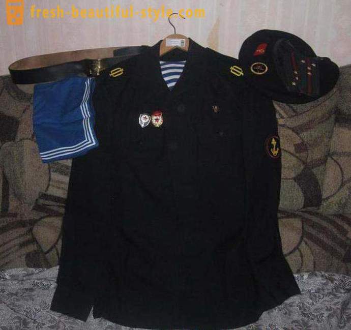 Dorywczo i strój mundur marynarki