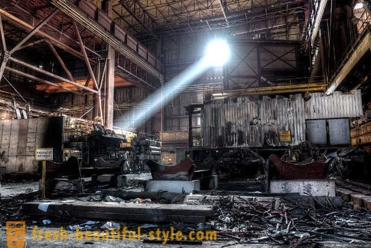 Spacer po opuszczonej fabryce w Belgii