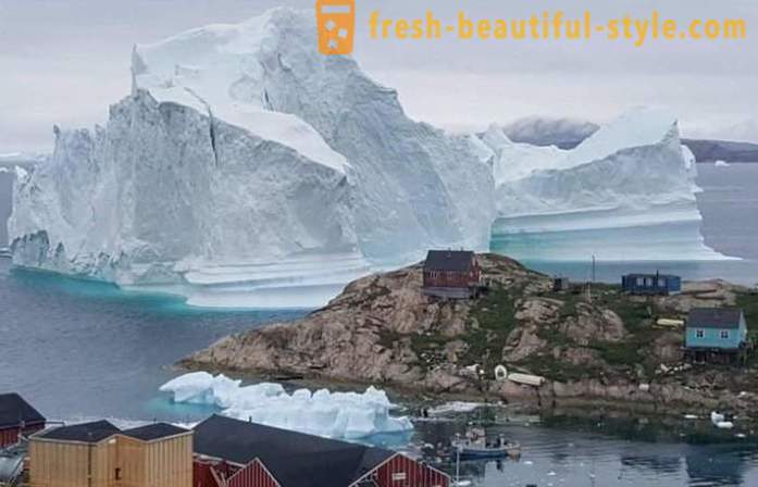 Wieś Grenlandia zagrożona przez ogromne góry lodowej