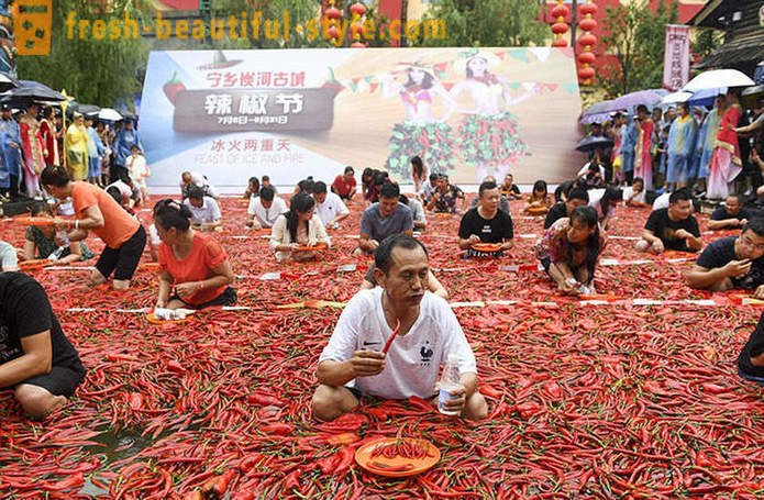 Nie dla osób o słabym sercu: w Chinach nie było konkursie jedzenia papryki dla prędkości