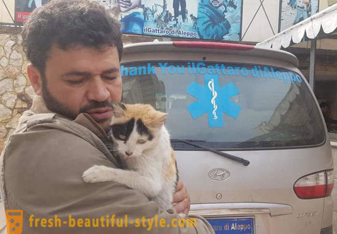 Mężczyzna pozostał w rozdartej wojną Aleppo dbać o porzuconych zwierząt