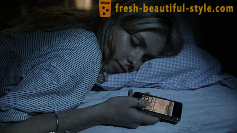 Naukowcy odkryli przyczyny, dlaczego nie można spać ze smartfonu