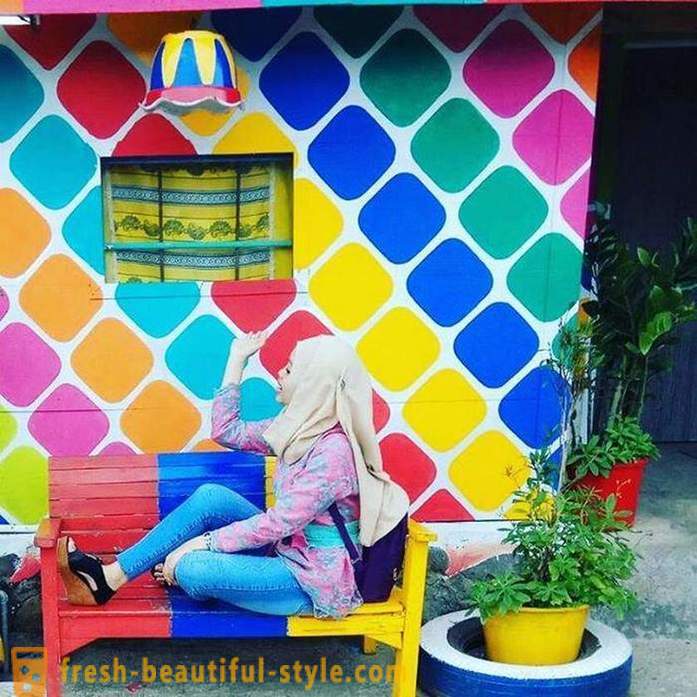 Domy w indonezyjskiej wiosce malowane we wszystkich kolorach tęczy