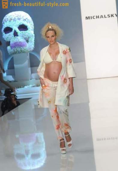 Zbezcześcić w ciekawej pozycji: Irina Shayk i inny model ciąży którzy odważnie wziął na podium