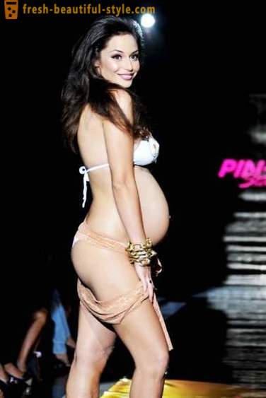 Zbezcześcić w ciekawej pozycji: Irina Shayk i inny model ciąży którzy odważnie wziął na podium