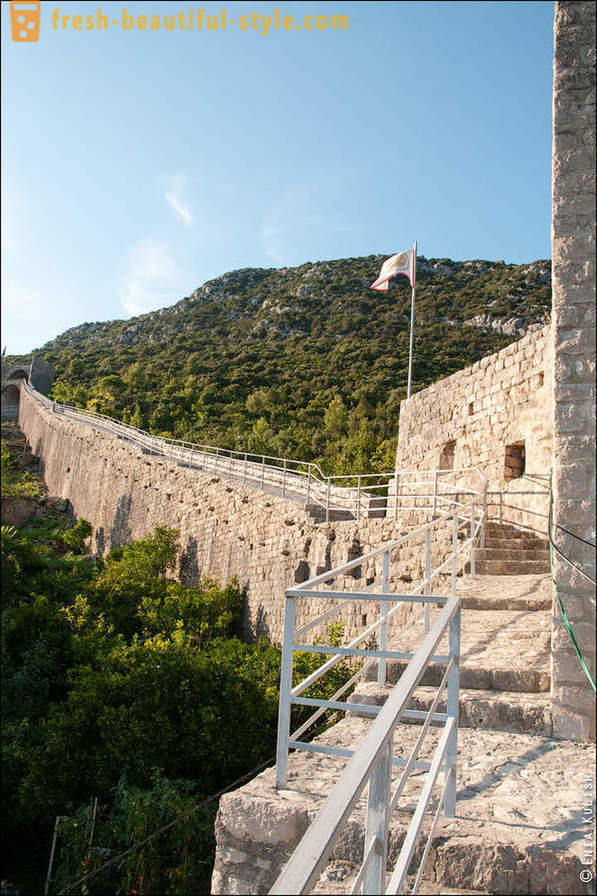 Chodzić na Wall of China chorwackiego półwyspu