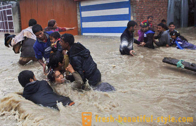 Historyczne powodzie w Indiach i Pakistanie