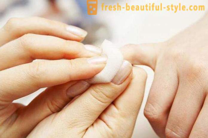 Białe plamy na paznokciach palców: przyczyny i leczenie