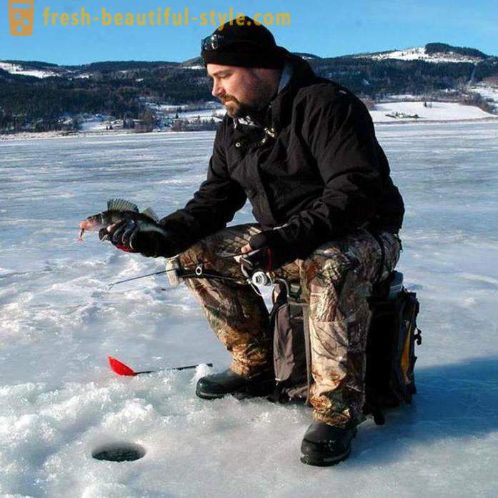 Zimowe połowów na rzece Ob w Barnauł