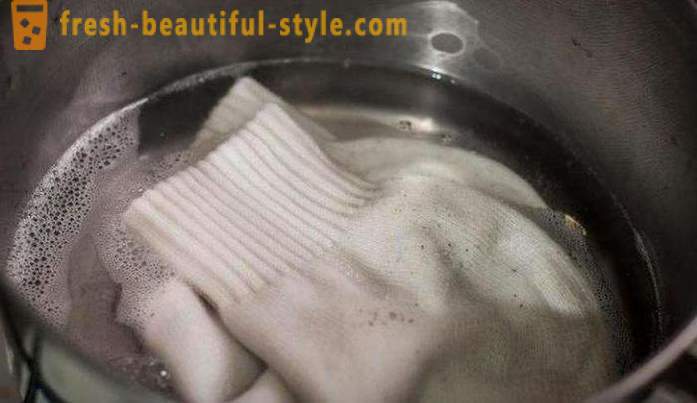 Białe skarpetki się umyć w domu?