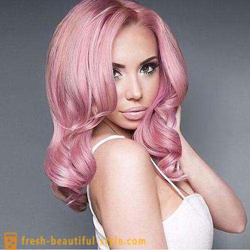 Różowe włosy: jak osiągnąć pożądany kolor?
