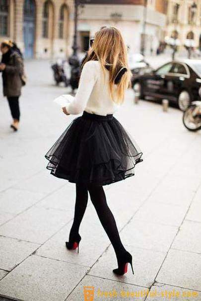 Czarna spódnica jest już w modzie. spódnica styl. Od co się ubrać?