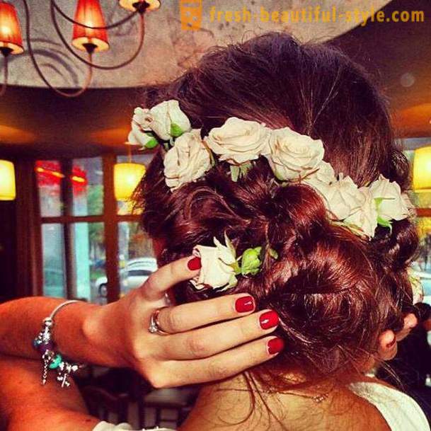 Piękne i proste fryzury dla gości weselnych