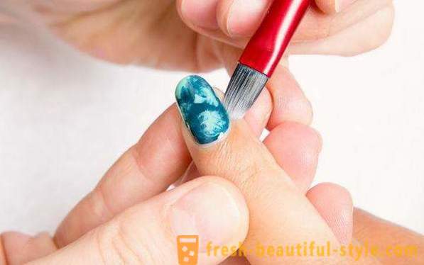 Płynne perełki na paznokcie. wyjątkowy manicure