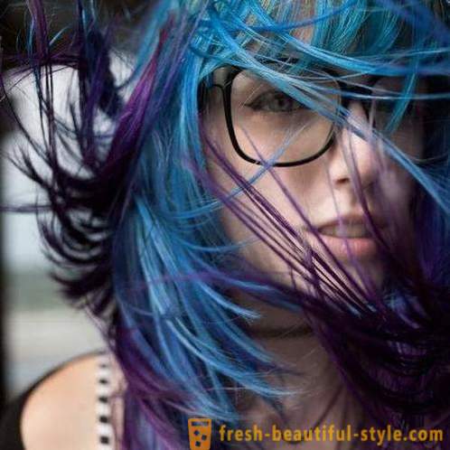 Niebieski kolor włosów: jak osiągnąć naprawdę piękny kolor?